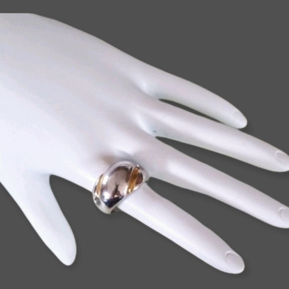 Vintage 1970s Mixed Metal Silver and Gold Two Tone Metal Ring Size 7 3/4 - Picture 4 of 12